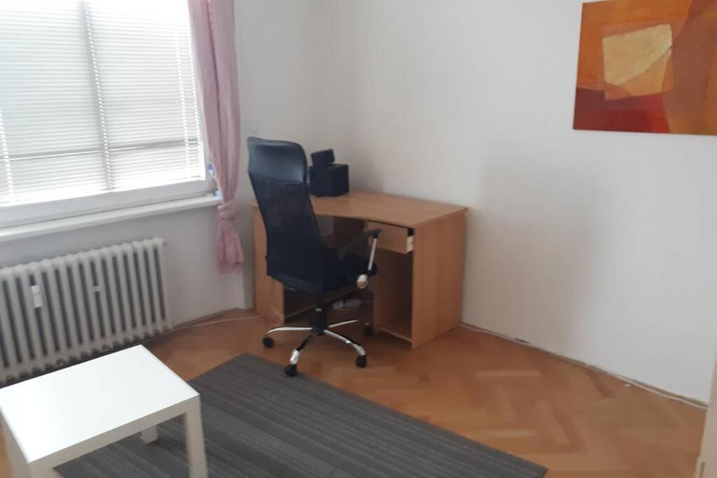 Room In Apartment Prague 3 Esterno foto